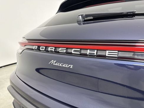 Certified 2023 Porsche Macan w/ Premium Package Plus AWD/4WD image 19