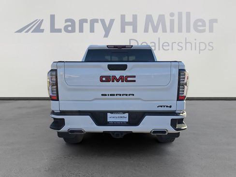Used 2023 GMC Sierra 1500 AT4 w/ AT4 Premium Package AWD/4WD image 4
