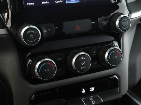 Used 2022 RAM 1500 Big Horn AWD/4WD image 14