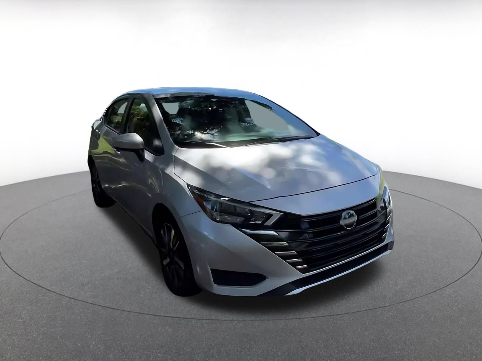 Used 2025 Nissan Versa SV FWD image 3