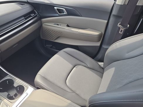 New 2026 Kia Carnival FWD image 15