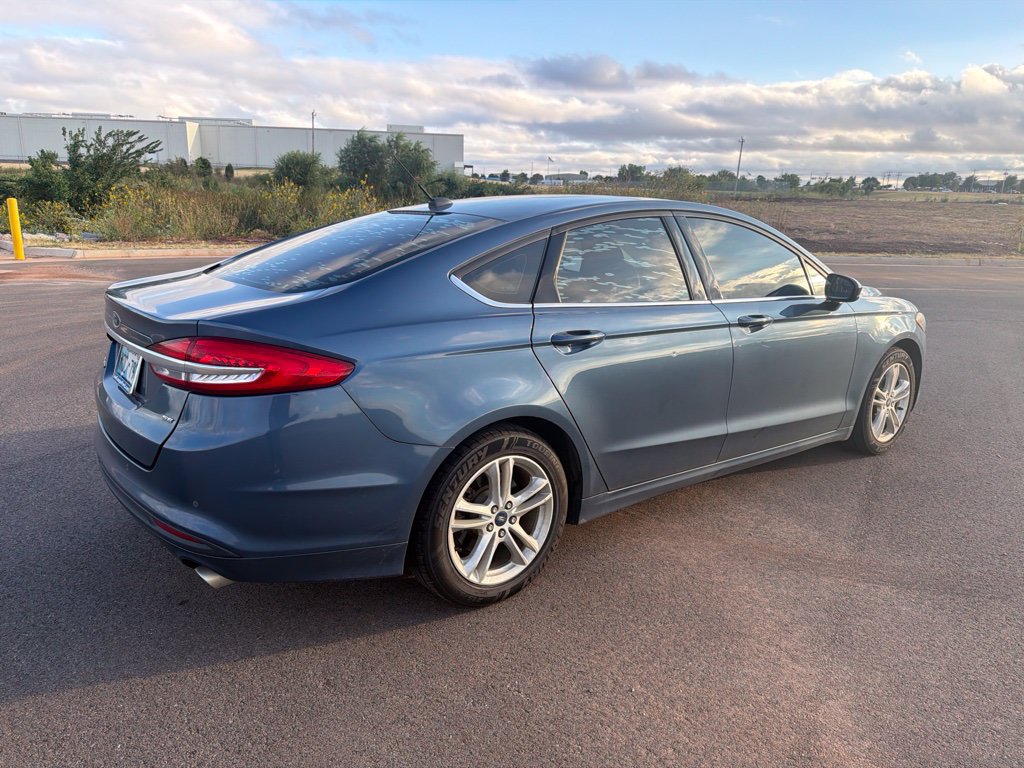 Used 2018 Ford Fusion SE w/ Fusion SE Technology Package FWD image 5