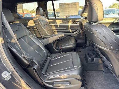 New 2025 Jeep Grand Cherokee L Limited w/ Luxury Tech Group II RWD image 12