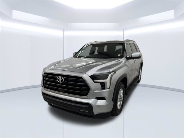 Used 2023 Toyota Sequoia SR5 AWD/4WD image 2