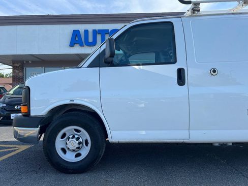 Used 2014 Chevrolet Express 2500 w/ Cold Climate Package RWD image 32