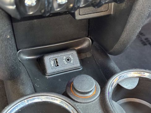 Used 2013 MINI Cooper Convertible image 19