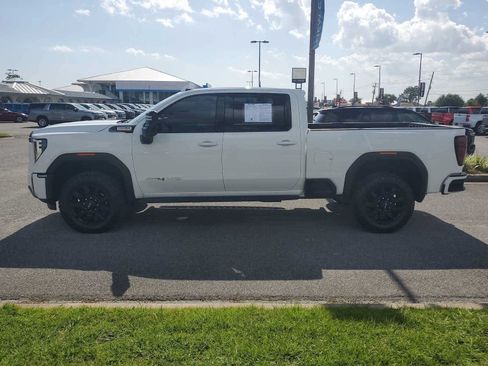 Used 2024 GMC Sierra 2500 AT4 w/ AT4 Premium Plus Package AWD/4WD image 2