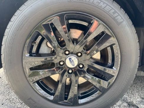 Used 2019 Ford Explorer XLT image 9