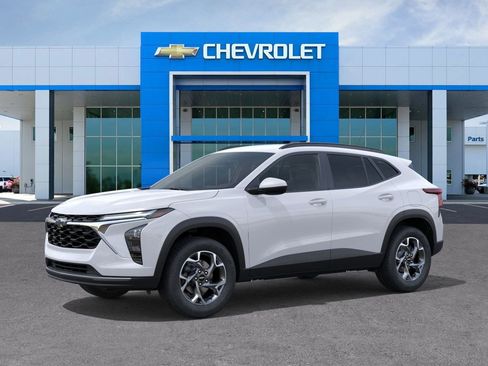 New 2026 Chevrolet Trax LT FWD image 2