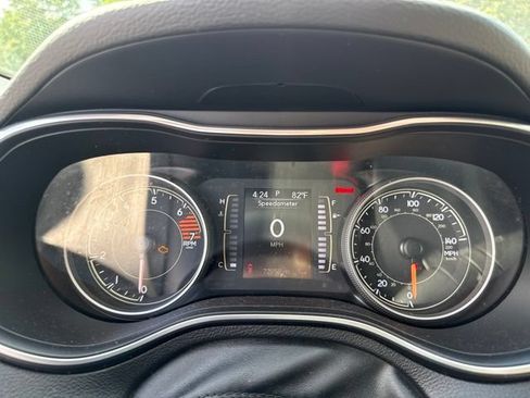 Used 2021 Jeep Cherokee Latitude FWD image 8