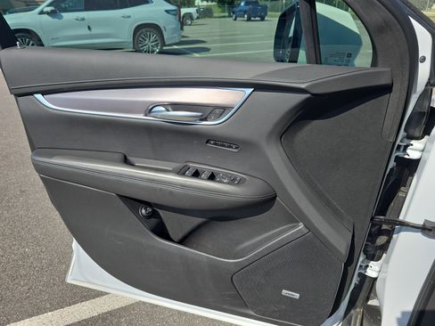 New 2025 Cadillac XT6 Luxury FWD image 30
