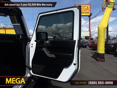 Used 2018 Jeep Wrangler Unlimited Sahara AWD/4WD image 24