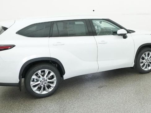 New 2026 Toyota Highlander Limited AWD/4WD image 10
