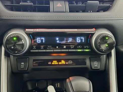 Used 2025 Toyota RAV4 XLE w/ Convenience Package FWD image 23