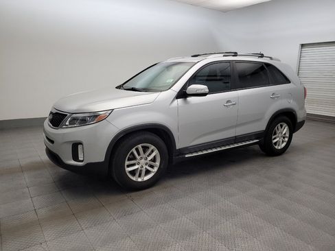 Used 2015 Kia Sorento LX FWD image 2