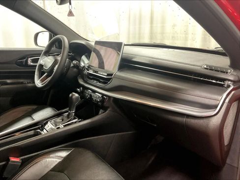 Used 2023 Jeep Compass Limited image 14