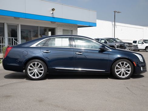 Used 2017 Cadillac XTS Premium Luxury image 3