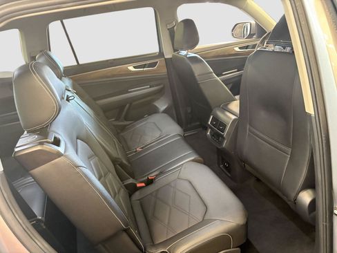 Used 2025 Volkswagen Atlas SE AWD/4WD image 17