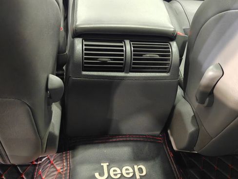 Used 2006 Jeep Grand Cherokee SRT8 w/ SRT Option Group I AWD/4WD image 25