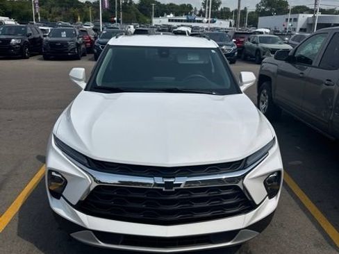 Used 2024 Chevrolet Blazer LT w/ Convenience Package FWD image 2