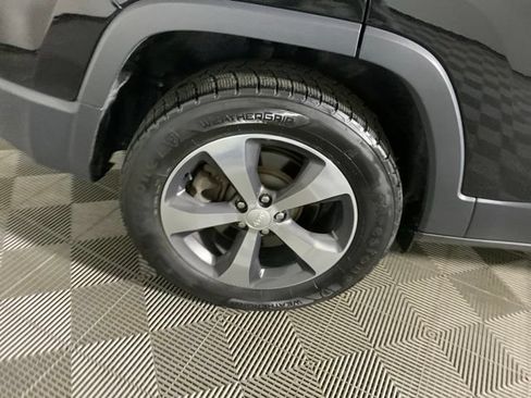 Used 2019 Jeep Cherokee Limited w/ Luxury Group AWD/4WD image 37