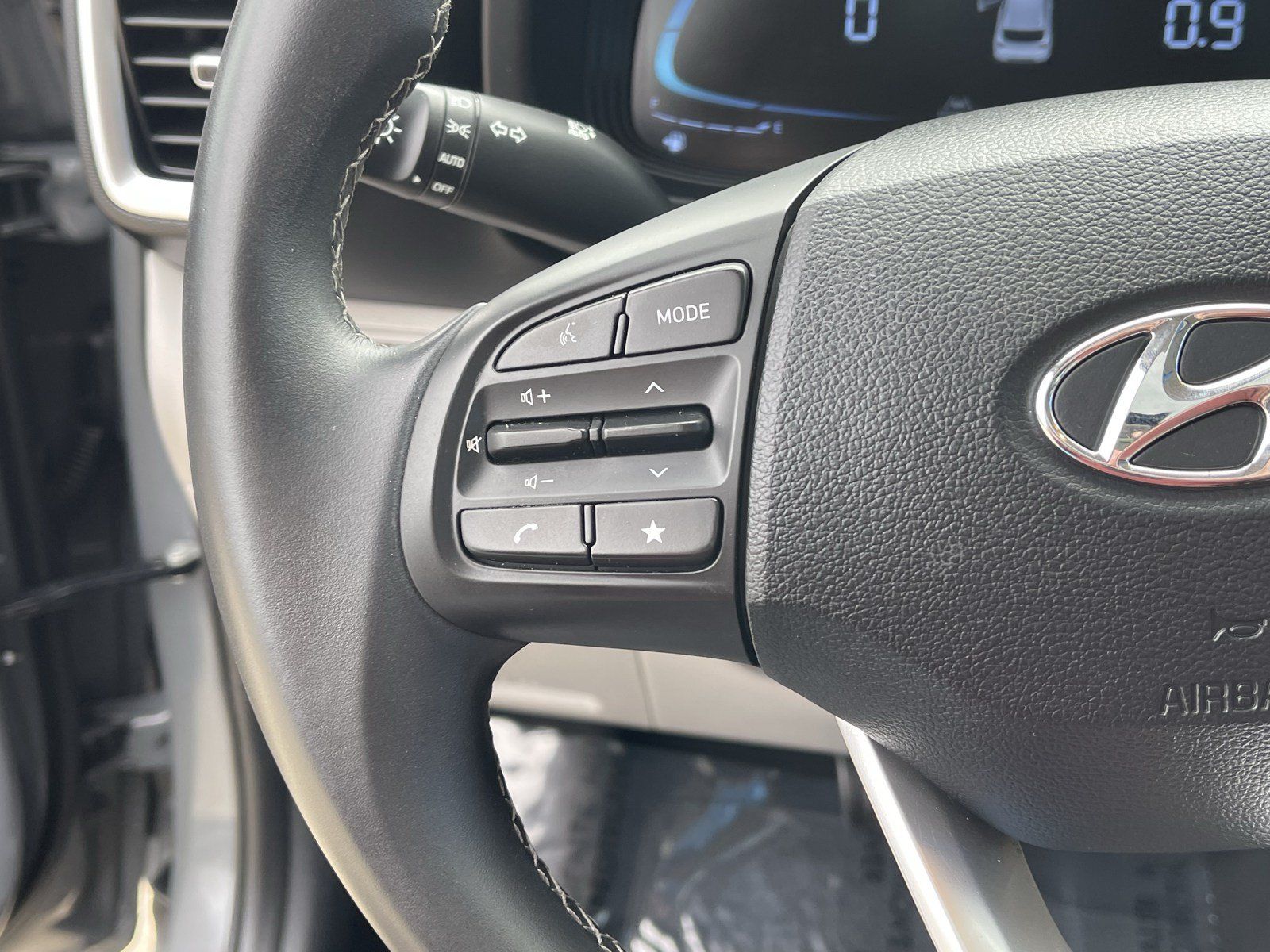 Used 2023 Hyundai Venue SEL FWD image 22