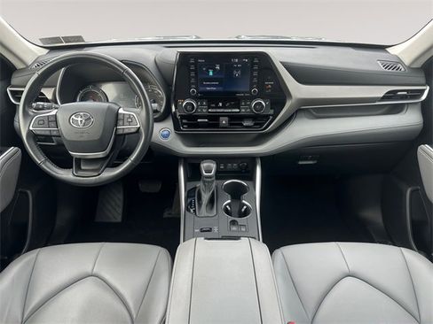 Used 2022 Toyota Highlander XLE image 10