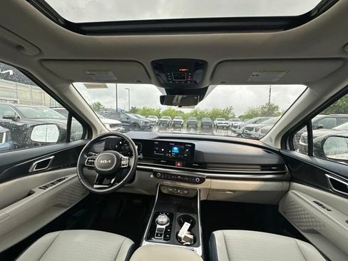 Certified 2025 Kia Carnival SX Prestige FWD image 23