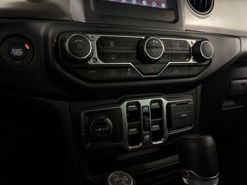 Certified 2023 Jeep Wrangler Unlimited AWD/4WD image 24