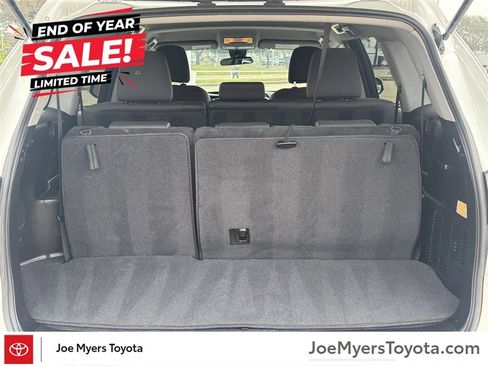Used 2017 Toyota Highlander LE image 26