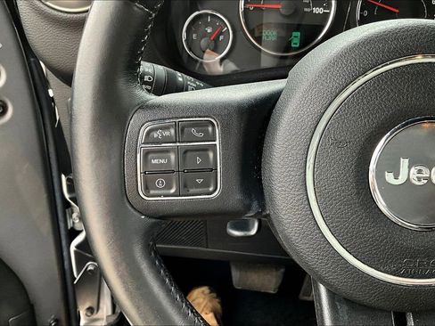 Used 2016 Jeep Wrangler Unlimited Rubicon w/ Connectivity Group image 11
