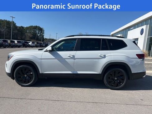 New 2026 Volkswagen Atlas SE FWD image 3