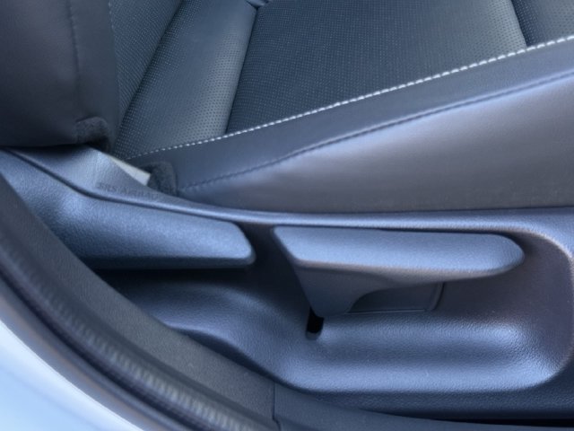 Used 2025 Toyota Prius FWD image 29