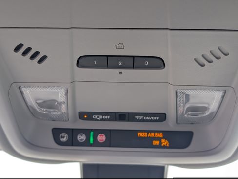 Used 2020 Chevrolet Equinox LT image 25