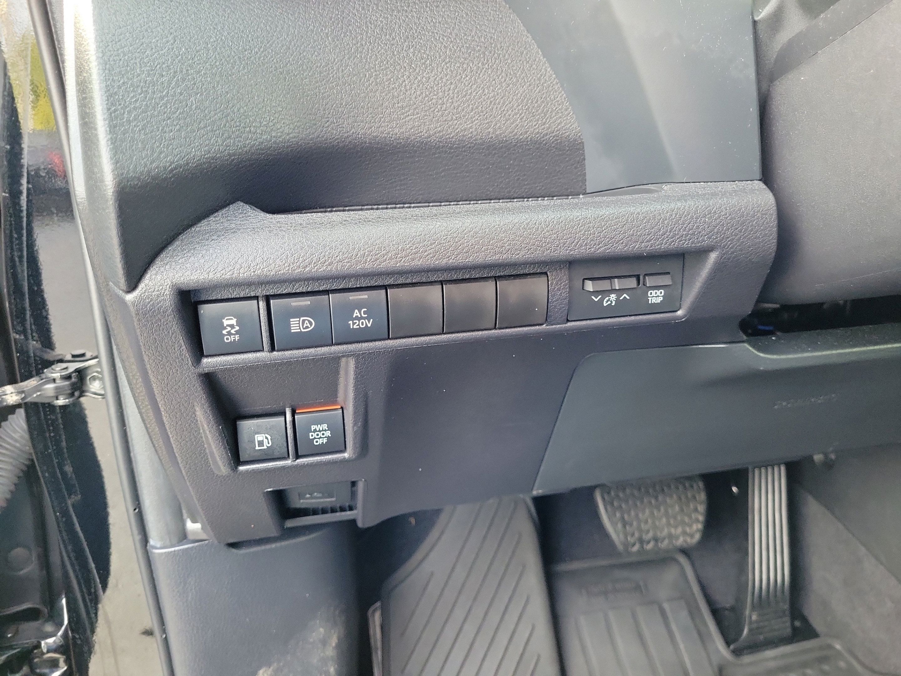 Certified 2026 Toyota Sienna Limited FWD image 45