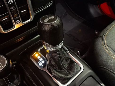 Used 2024 Jeep Wrangler Sahara image 14