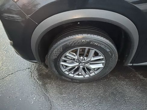 Used 2024 Nissan Rogue S image 40