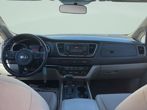 Used 2018 Kia Sedona L FWD image 23