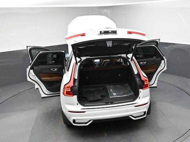 Used 2024 Volvo XC60 B5 Plus w/ Protection Package Premier AWD/4WD image 50