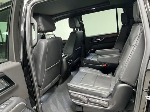 Used 2025 GMC Yukon XL Denali image 47