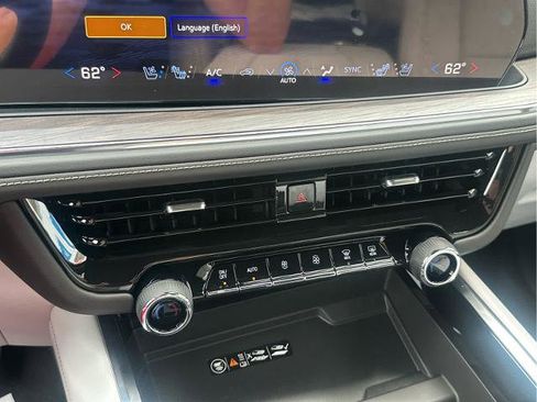 New 2025 Chevrolet Suburban Premier image 38