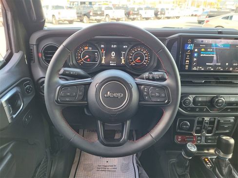 Used 2024 Jeep Wrangler Unlimited Rubicon image 16