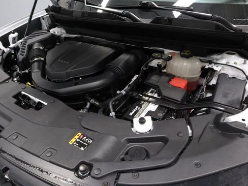 Used 2025 GMC Acadia Elevation AWD/4WD image 18