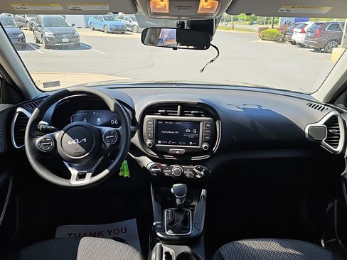 Used 2025 Kia Soul LX w/ LX Technology Package FWD image 8