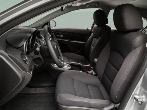 Used 2015 Chevrolet Cruze LT w/ Technology Package FWD image 16