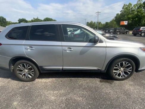 Used 2018 Mitsubishi Outlander ES FWD image 9