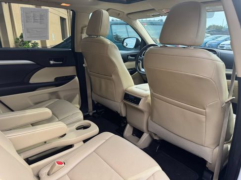 Used 2016 Toyota Highlander XLE AWD/4WD image 22
