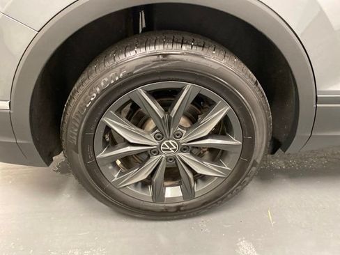 Used 2024 Volkswagen Tiguan SE AWD/4WD image 31