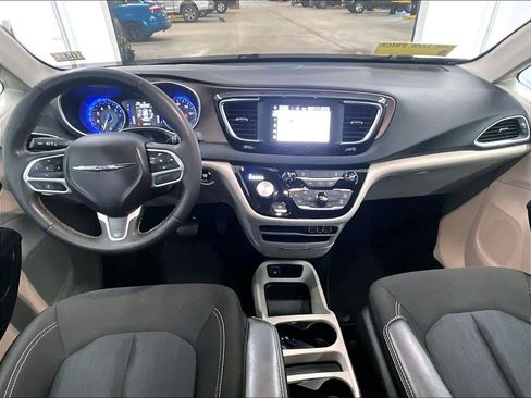 Used 2023 Chrysler Voyager LX FWD image 22