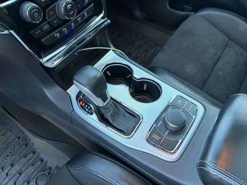 Used 2019 Jeep Grand Cherokee SRT image 37